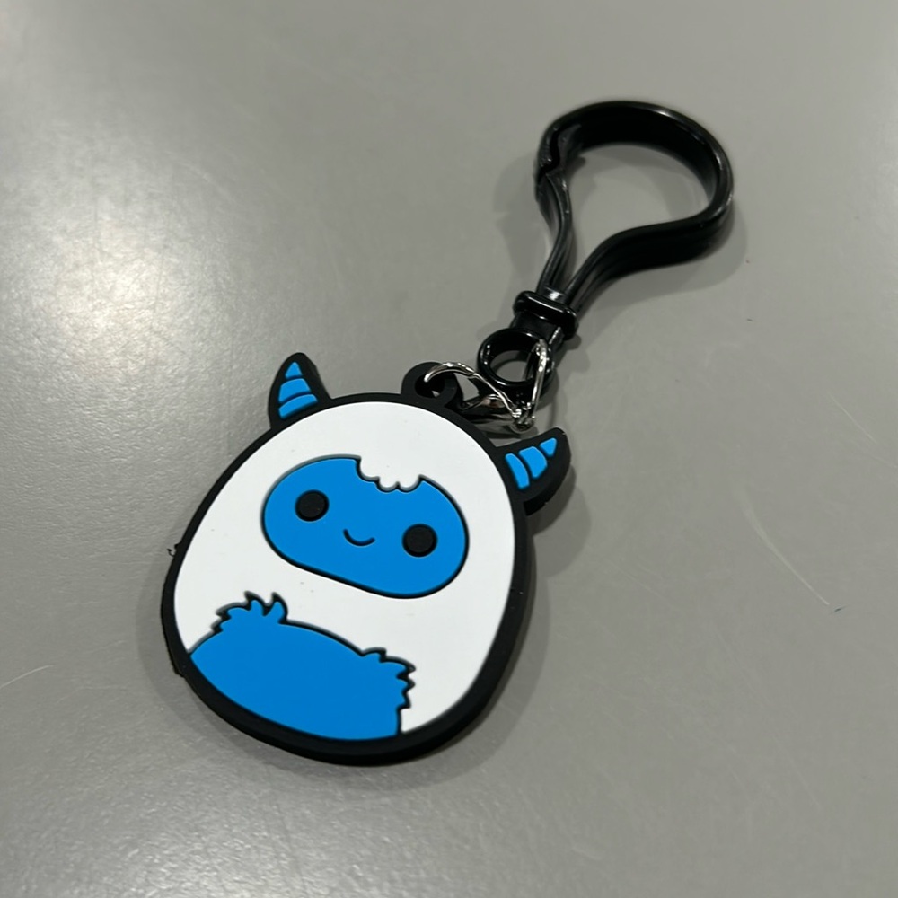 🛍️ Squishmallow, Blue Yeti Decorative Clip on Keychain